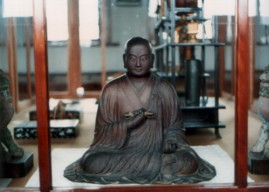 Sculpture of Kukai  seating in Lotus position, holding a vajra and prayer beads