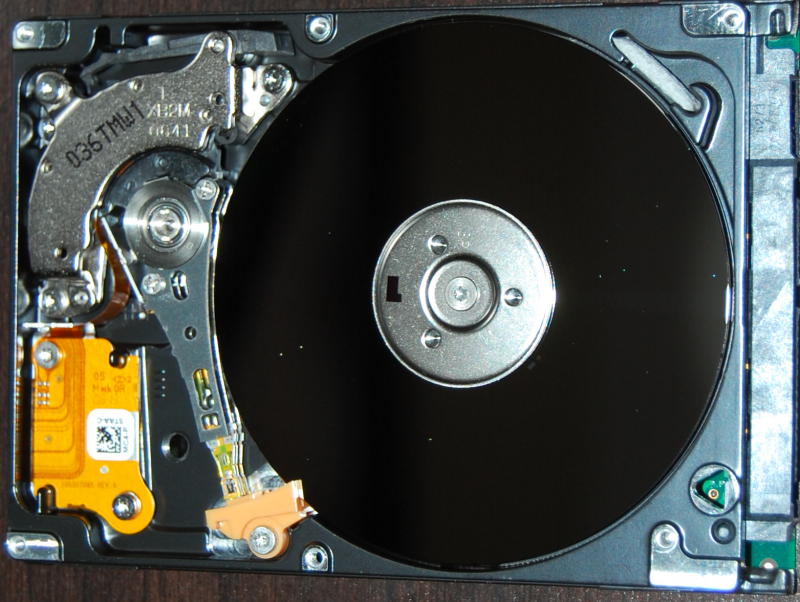 Photograph of the internals of a hard disk drive